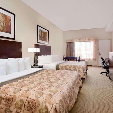 Ramada By Wyndham Lac La Biche Dış mekan fotoğraf