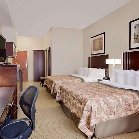 Ramada By Wyndham Lac La Biche Dış mekan fotoğraf