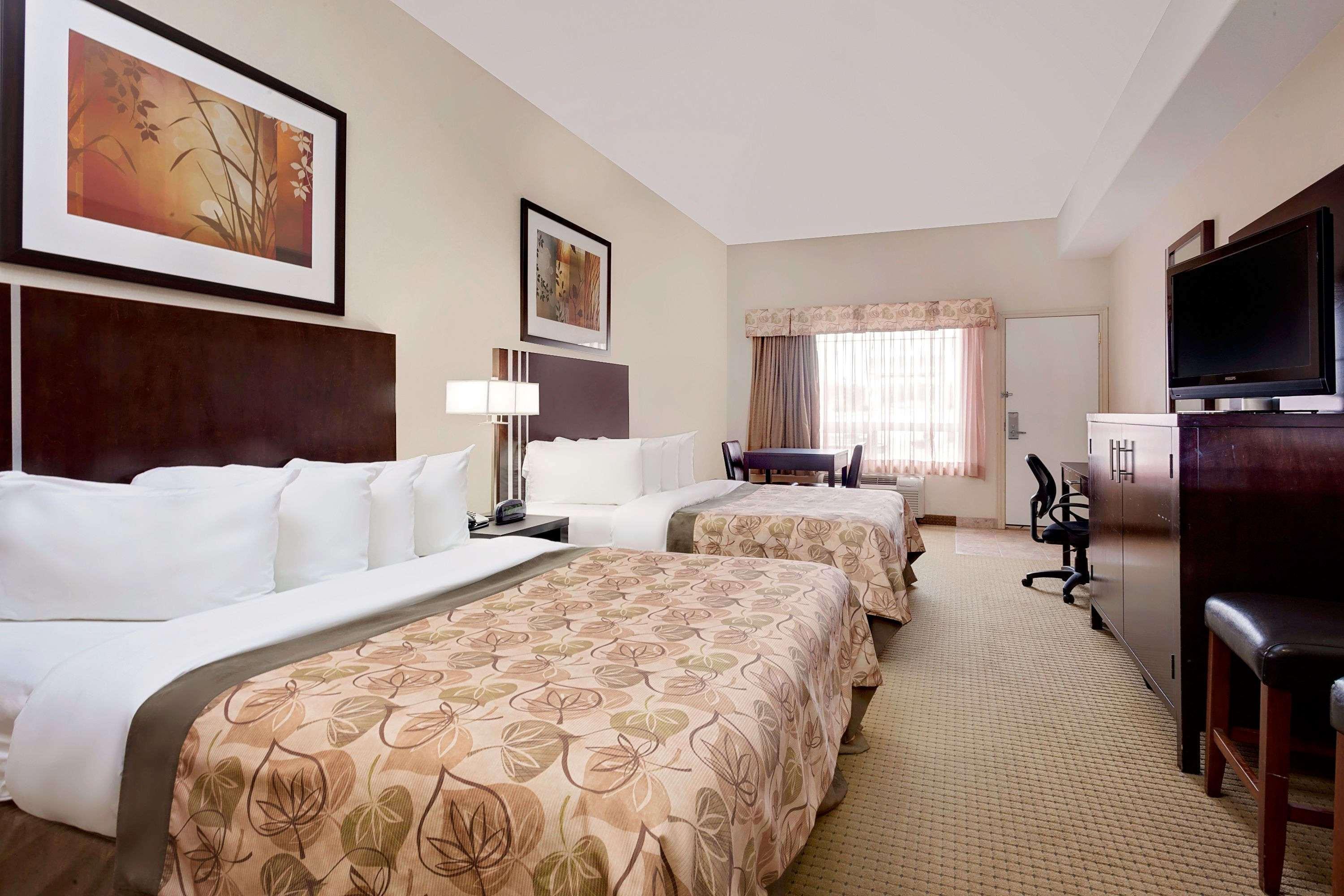 Ramada By Wyndham Lac La Biche Dış mekan fotoğraf