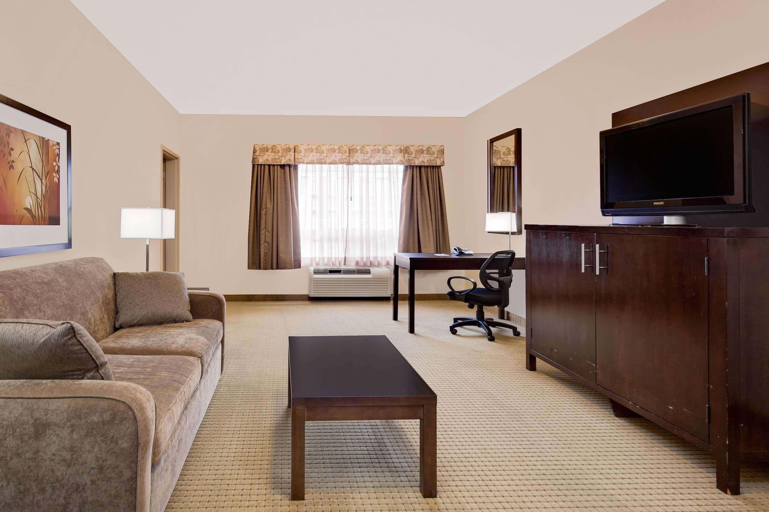Ramada By Wyndham Lac La Biche Dış mekan fotoğraf