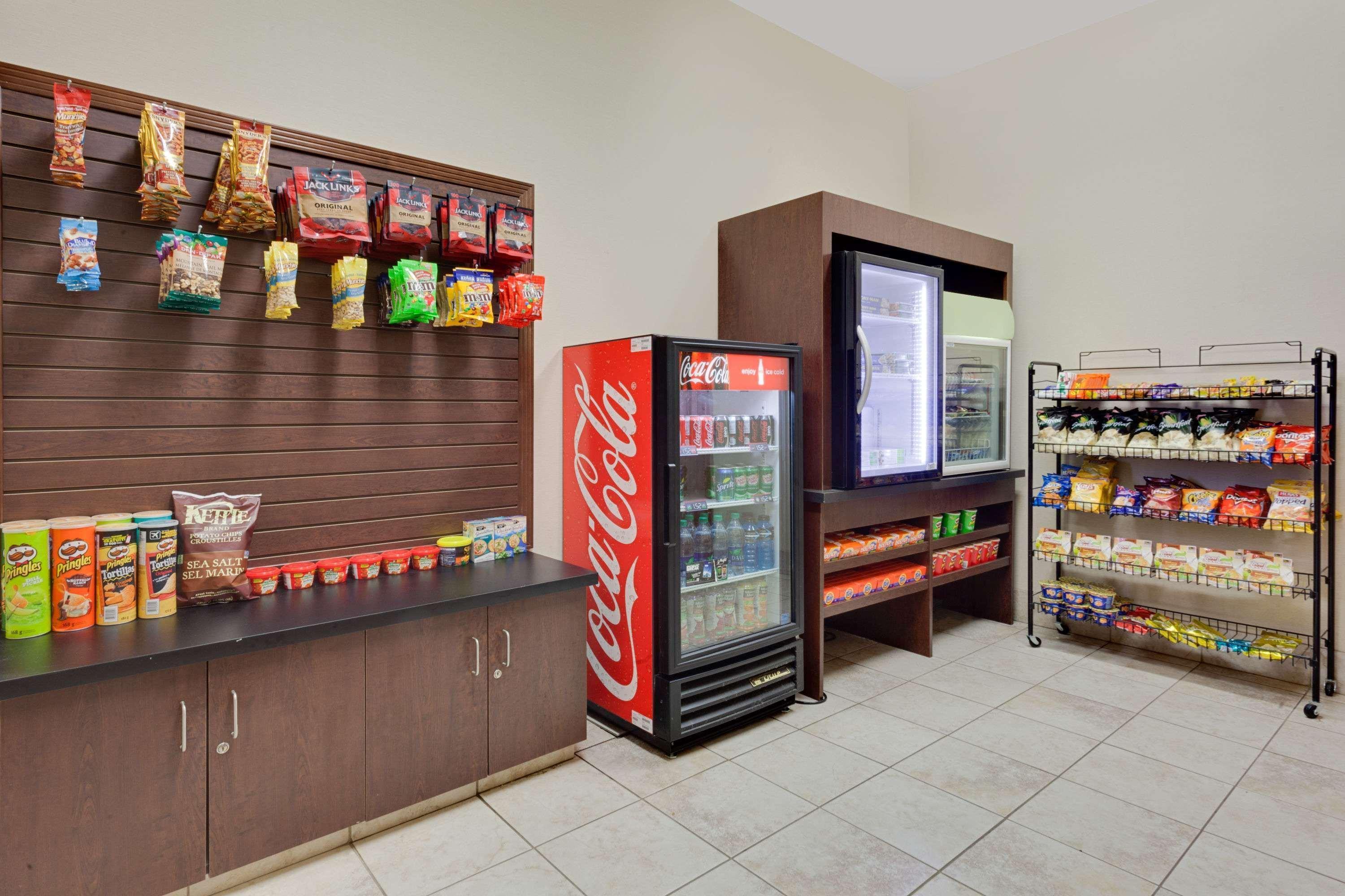Ramada By Wyndham Lac La Biche Dış mekan fotoğraf