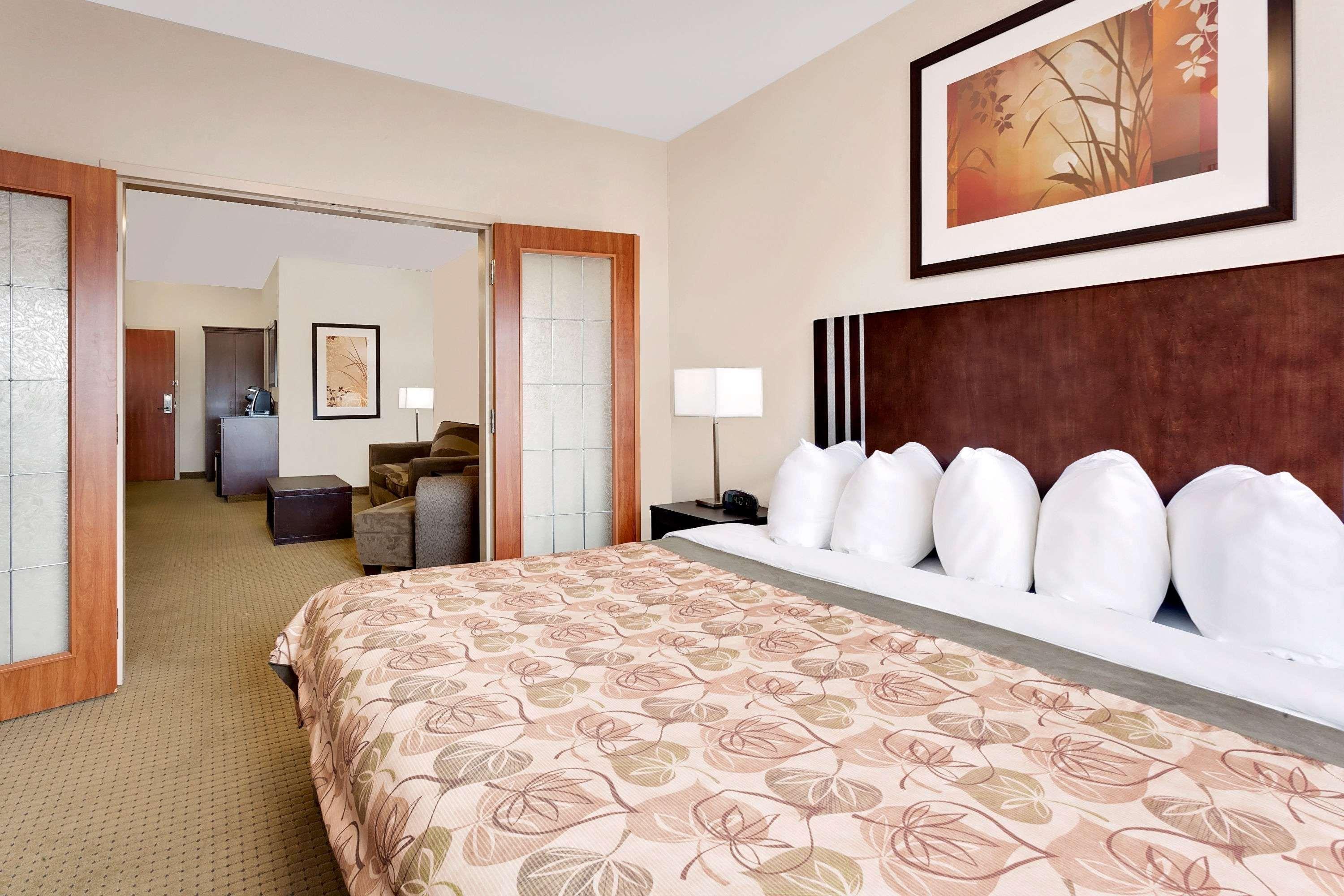 Ramada By Wyndham Lac La Biche Dış mekan fotoğraf