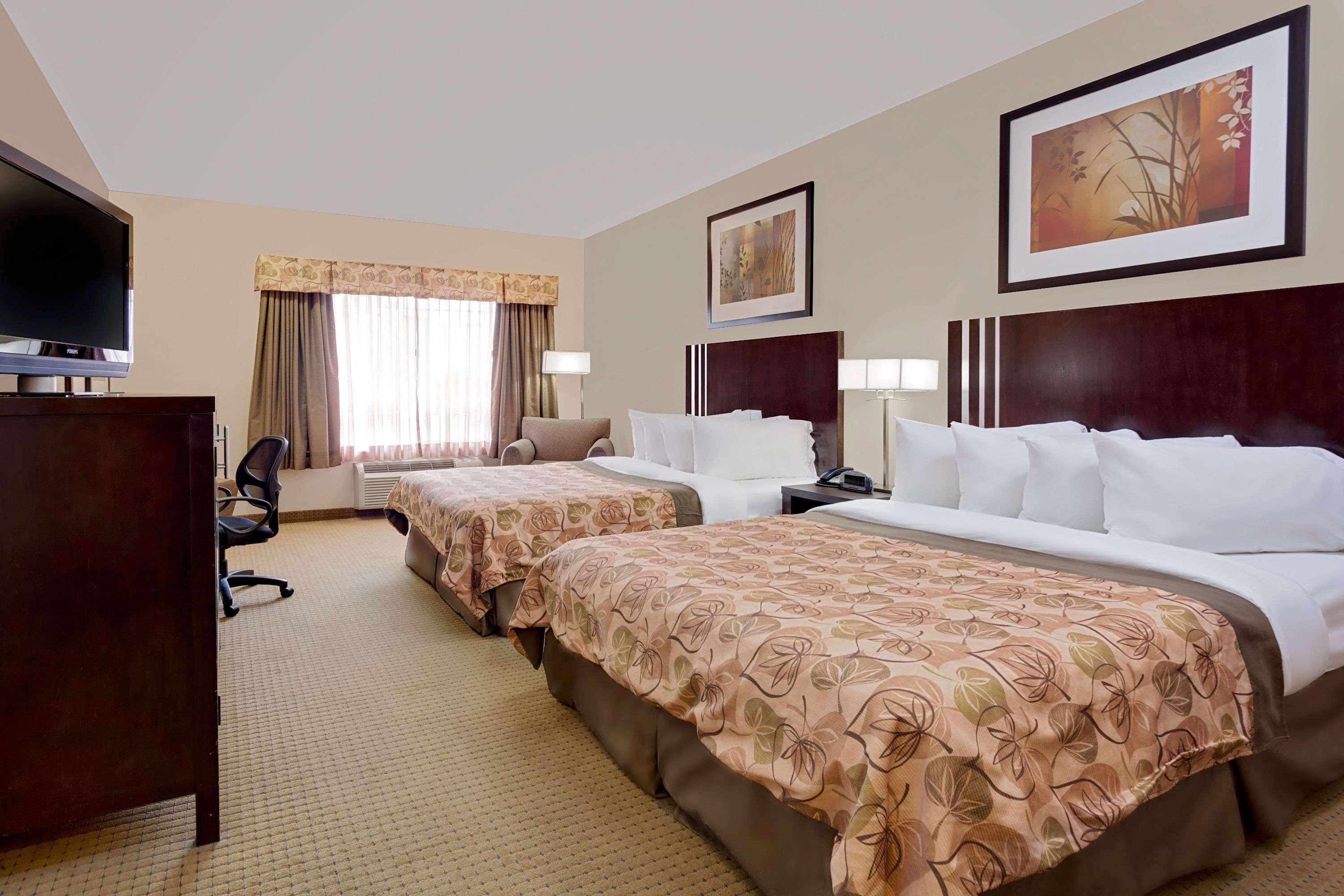 Ramada By Wyndham Lac La Biche Dış mekan fotoğraf