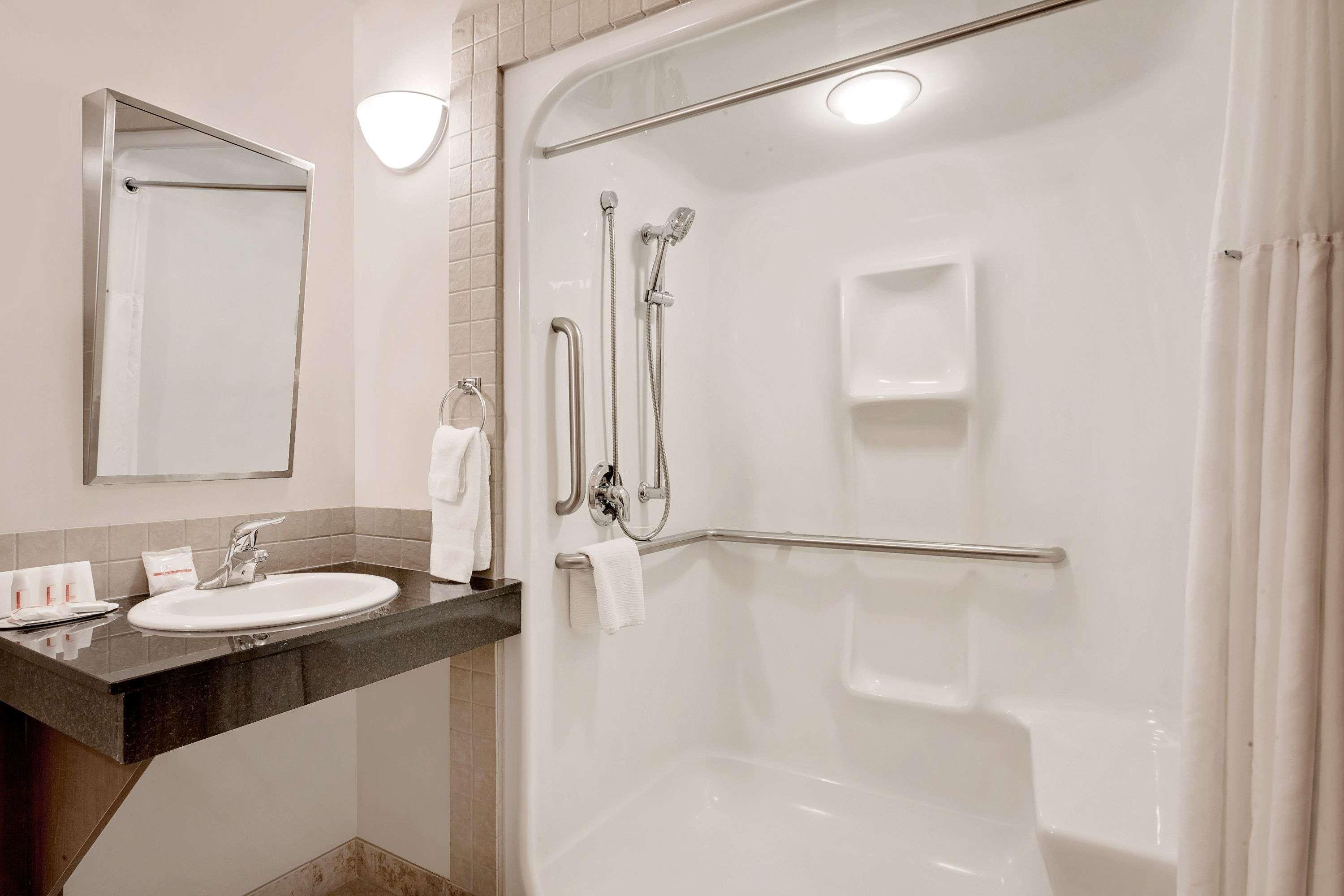 Ramada By Wyndham Lac La Biche Dış mekan fotoğraf