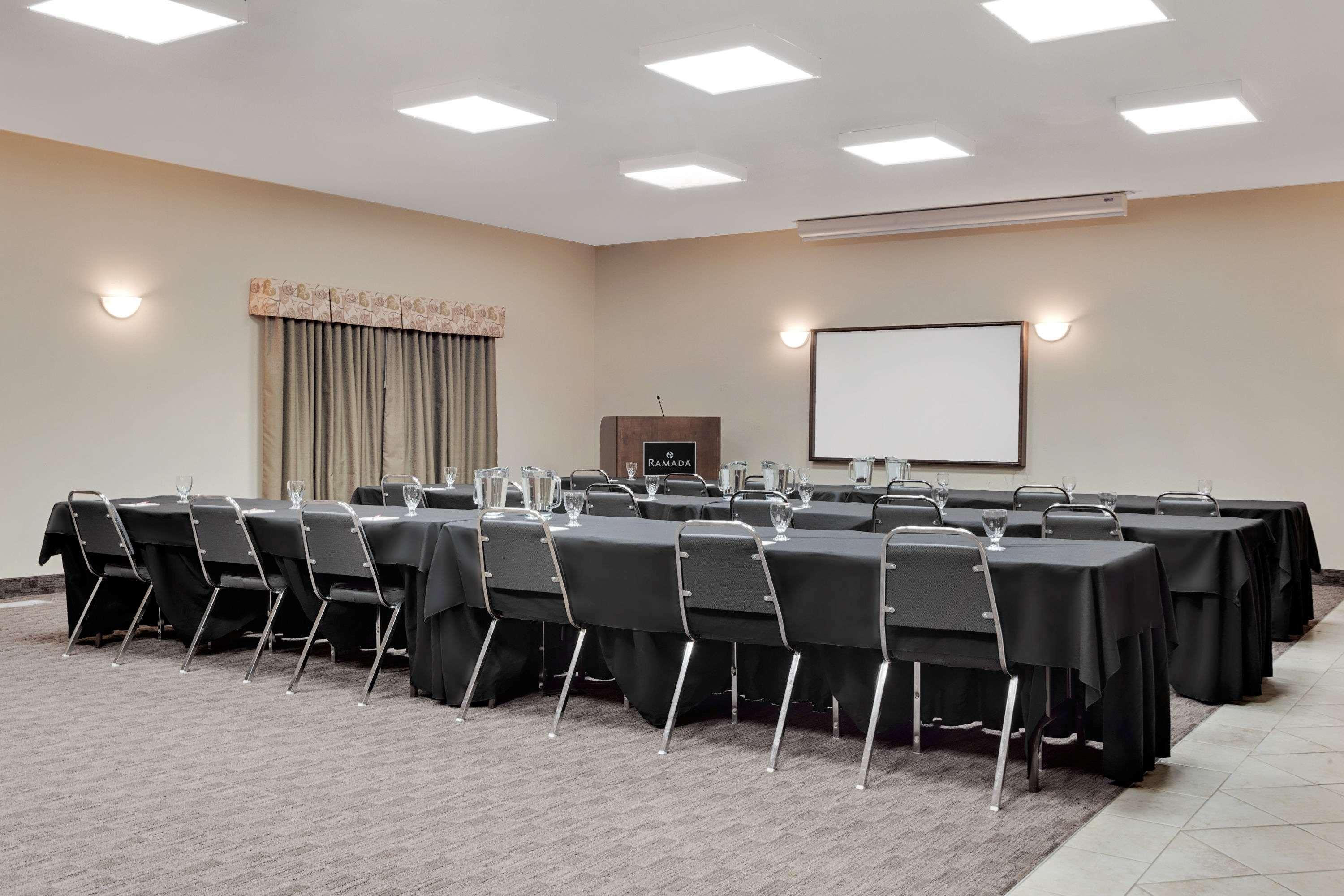 Ramada By Wyndham Lac La Biche Dış mekan fotoğraf