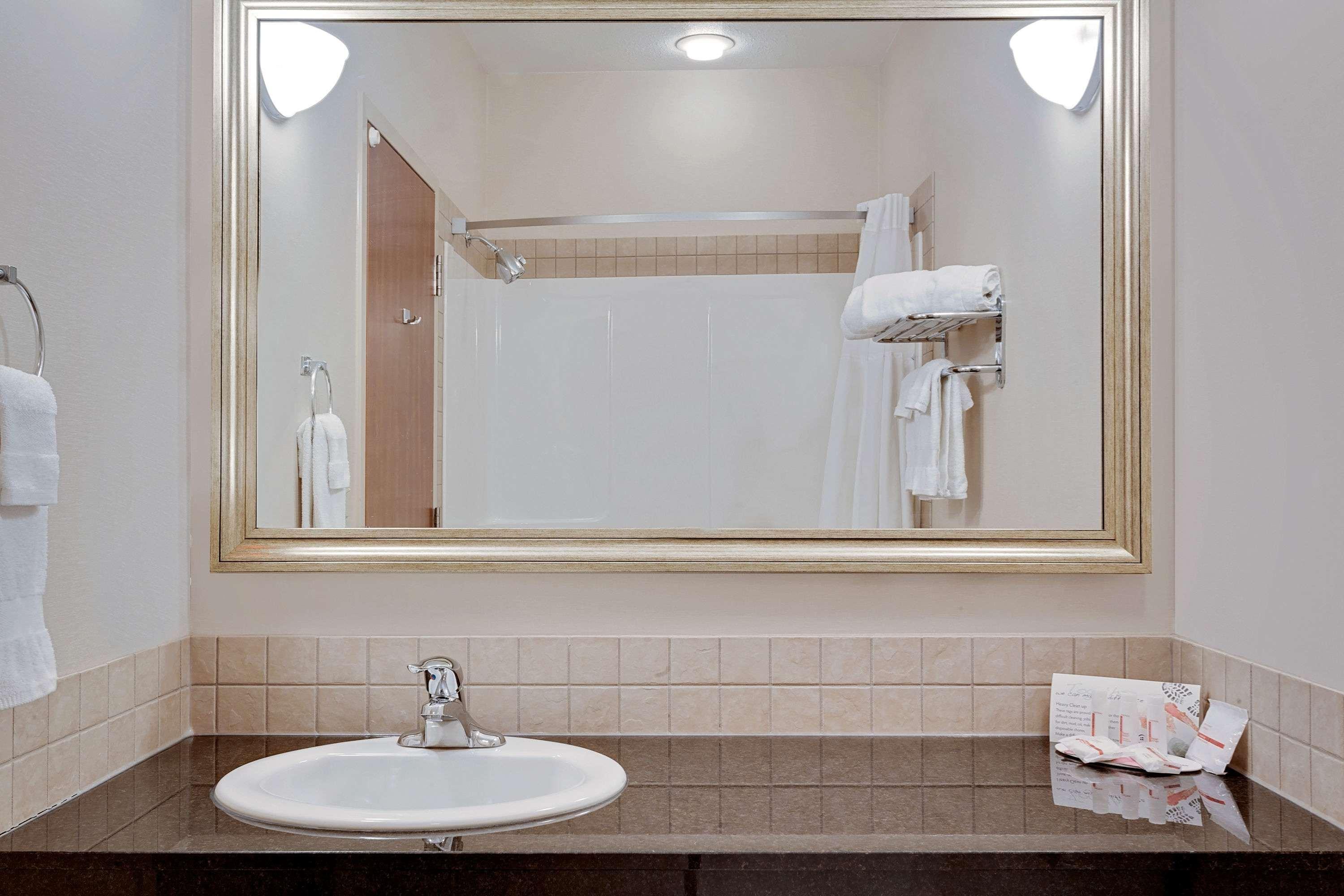 Ramada By Wyndham Lac La Biche Dış mekan fotoğraf