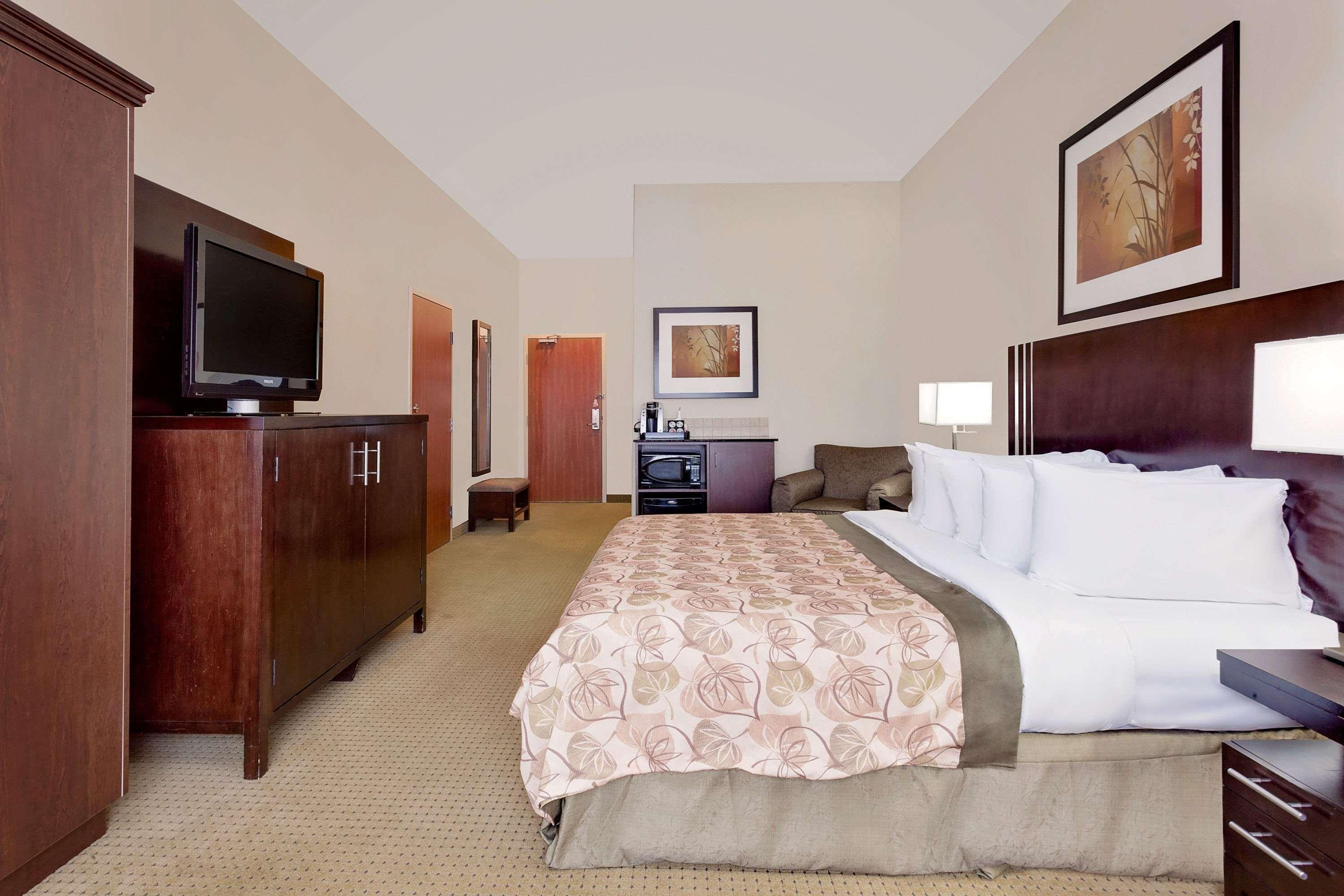 Ramada By Wyndham Lac La Biche Dış mekan fotoğraf