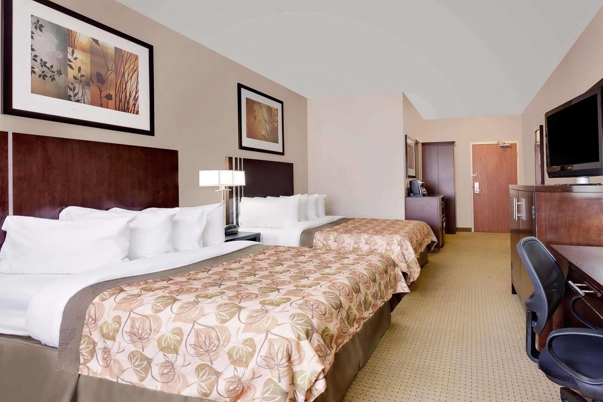 Ramada By Wyndham Lac La Biche Dış mekan fotoğraf