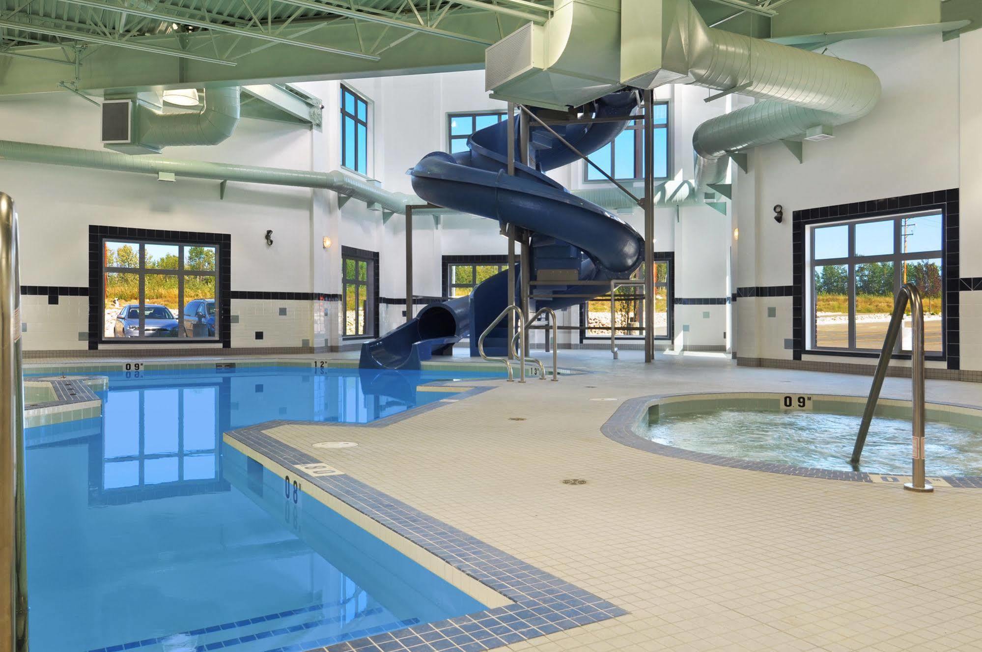 Ramada By Wyndham Lac La Biche Dış mekan fotoğraf
