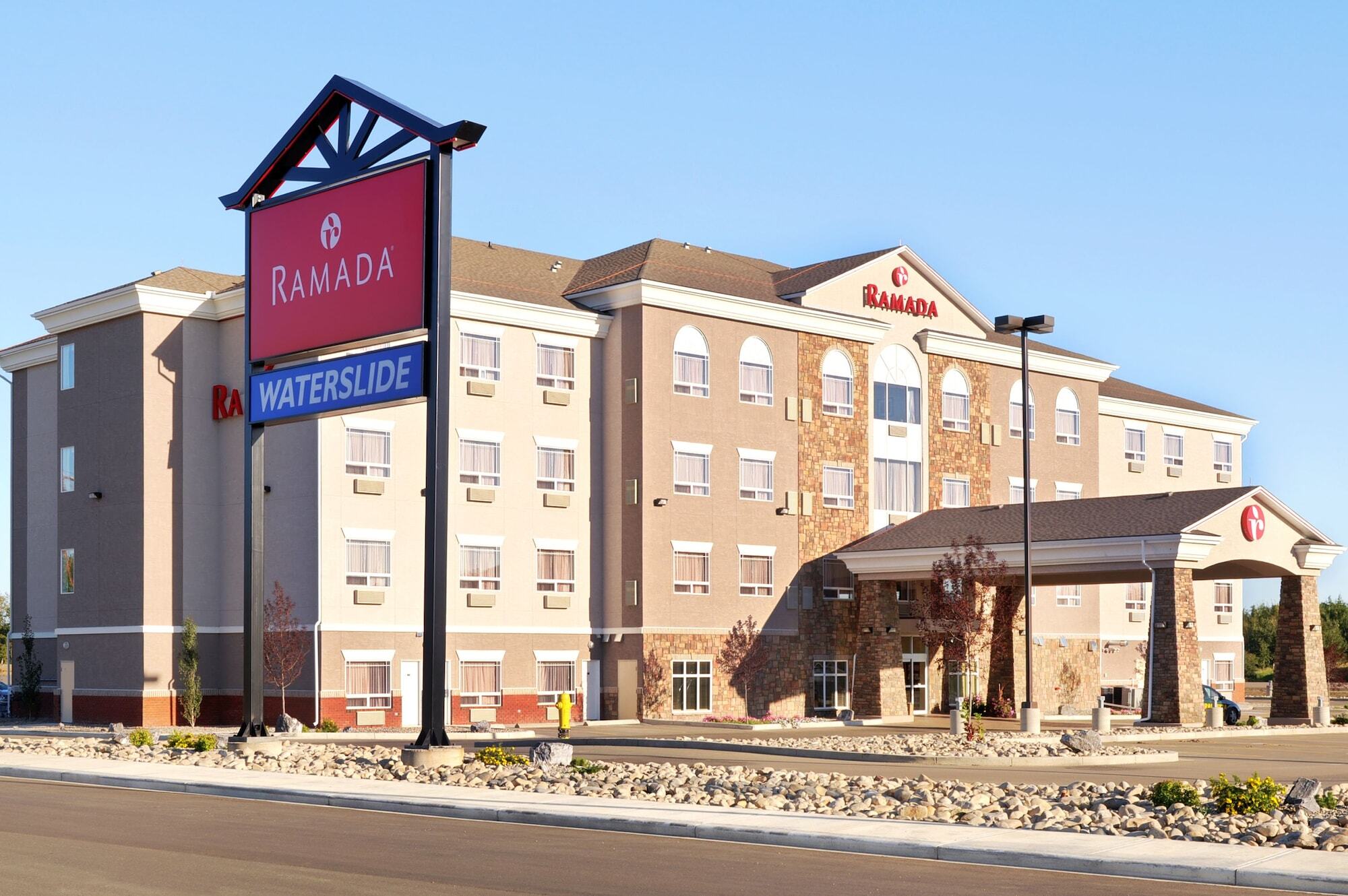 Ramada By Wyndham Lac La Biche Dış mekan fotoğraf