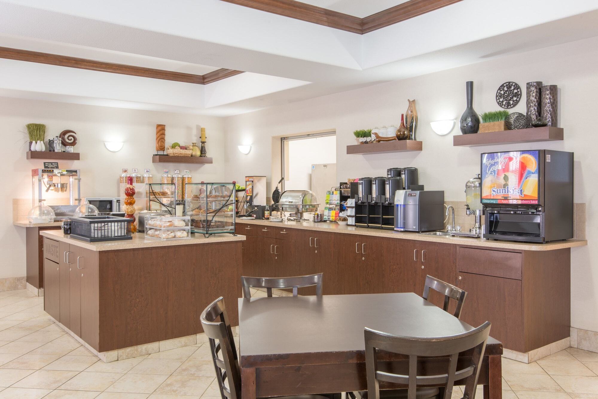 Ramada By Wyndham Lac La Biche Dış mekan fotoğraf