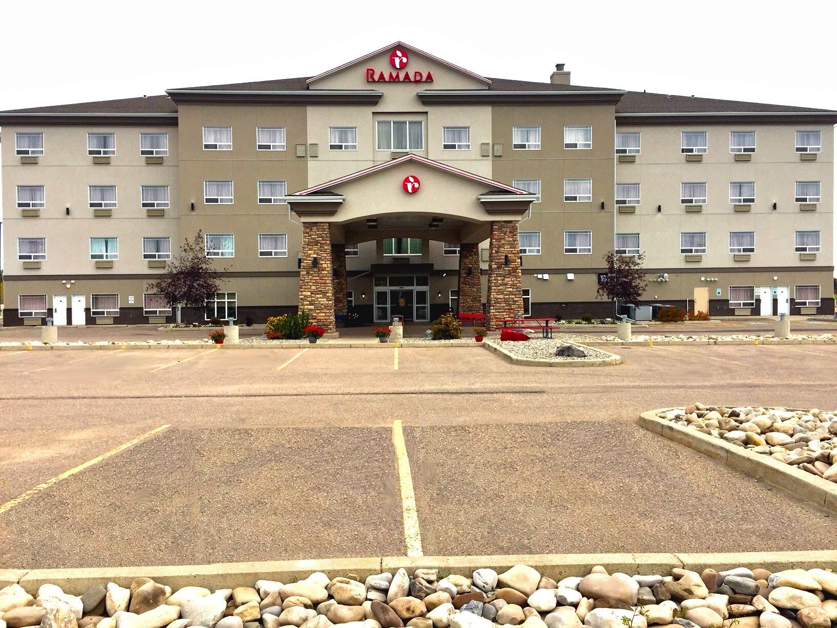 Ramada By Wyndham Lac La Biche Dış mekan fotoğraf