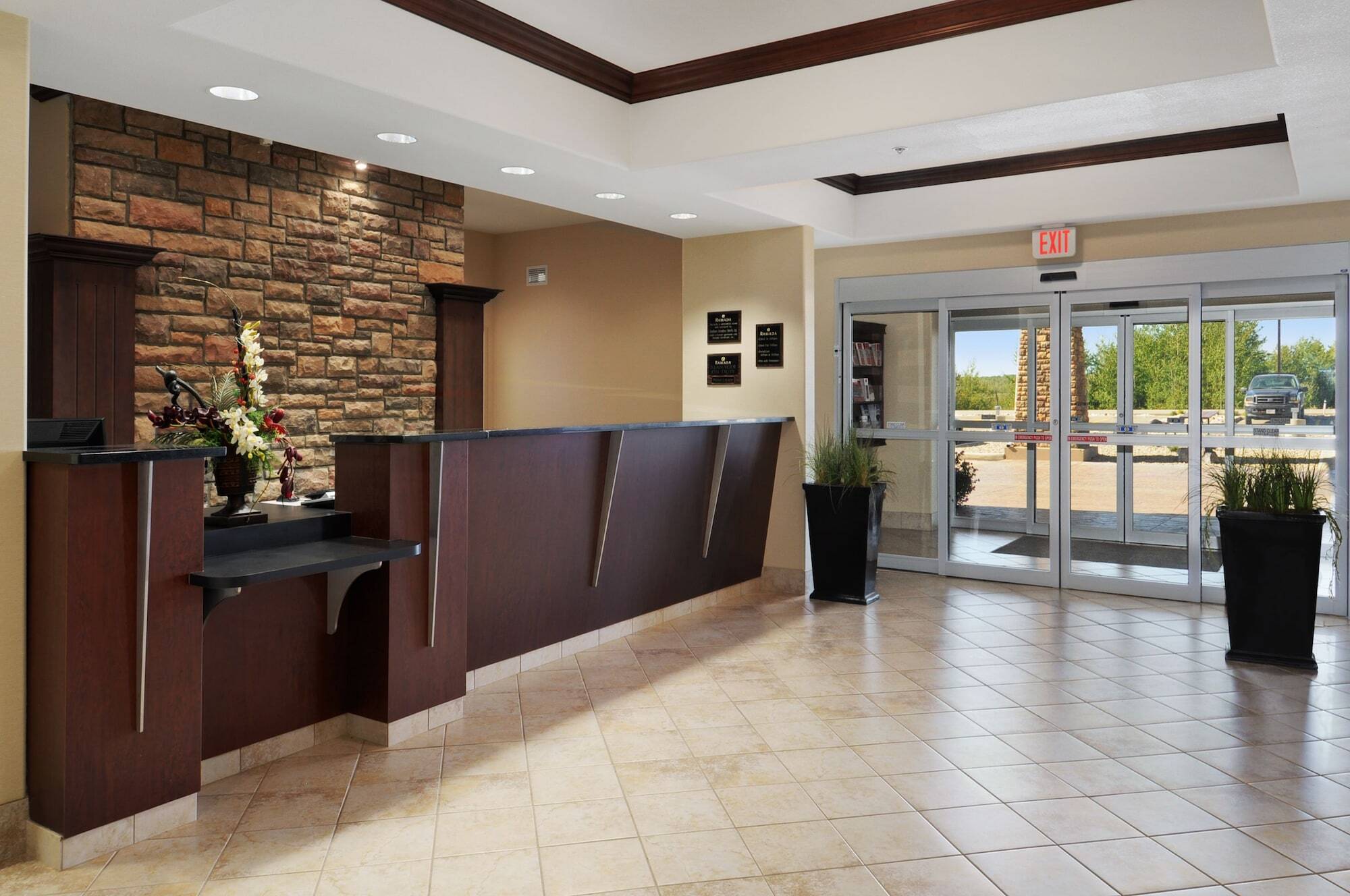 Ramada By Wyndham Lac La Biche Dış mekan fotoğraf